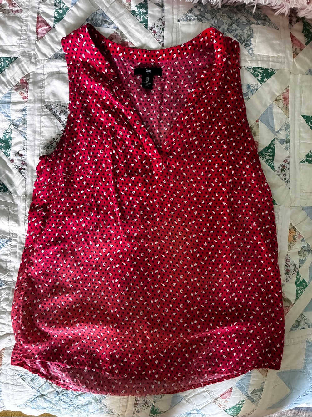 GAP Red Printed V-Neck Sleeveless Blouse